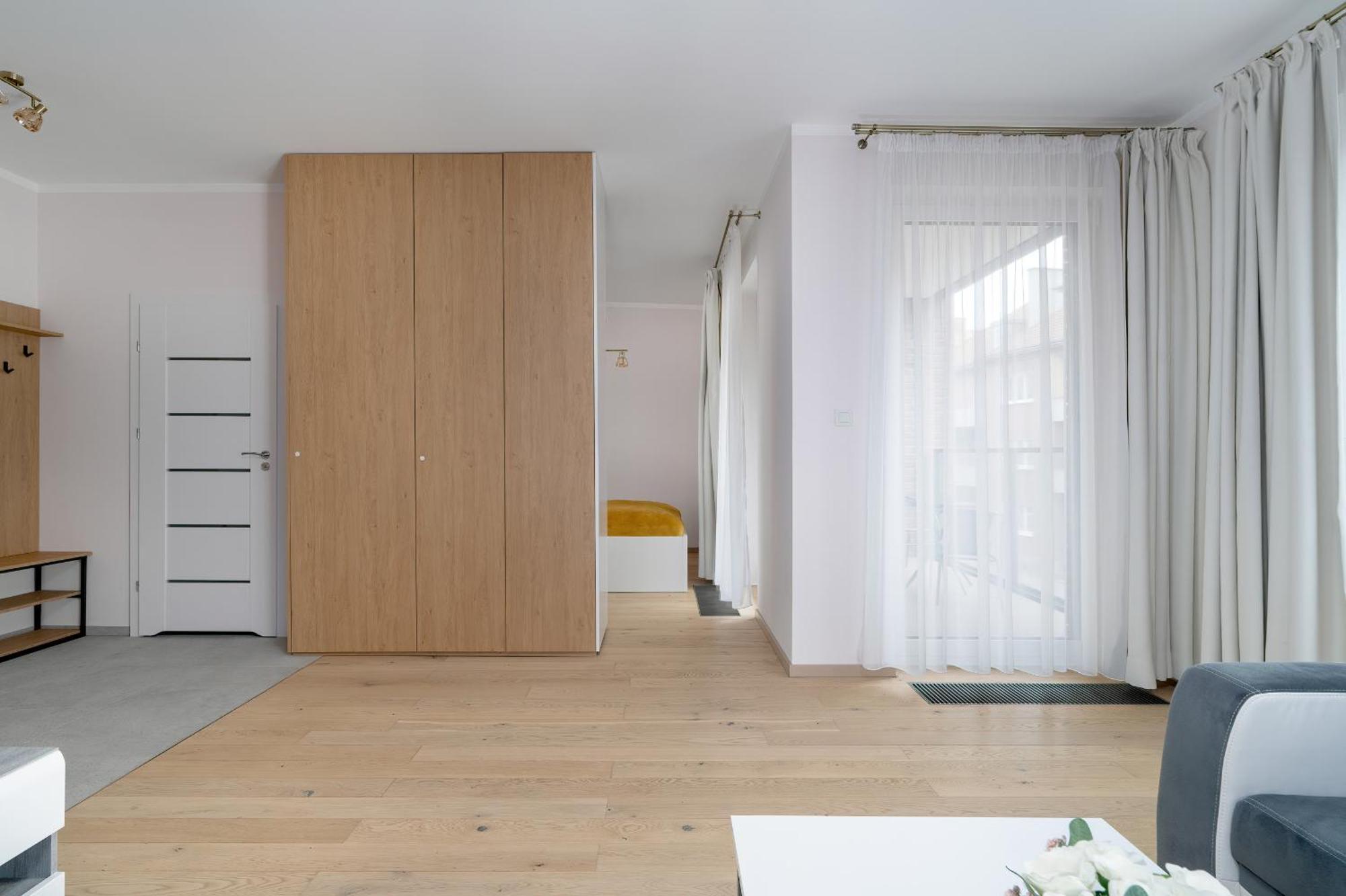 Apartment With Balcony And Free Parking In Poznan By Noclegi Renters Exterior photo