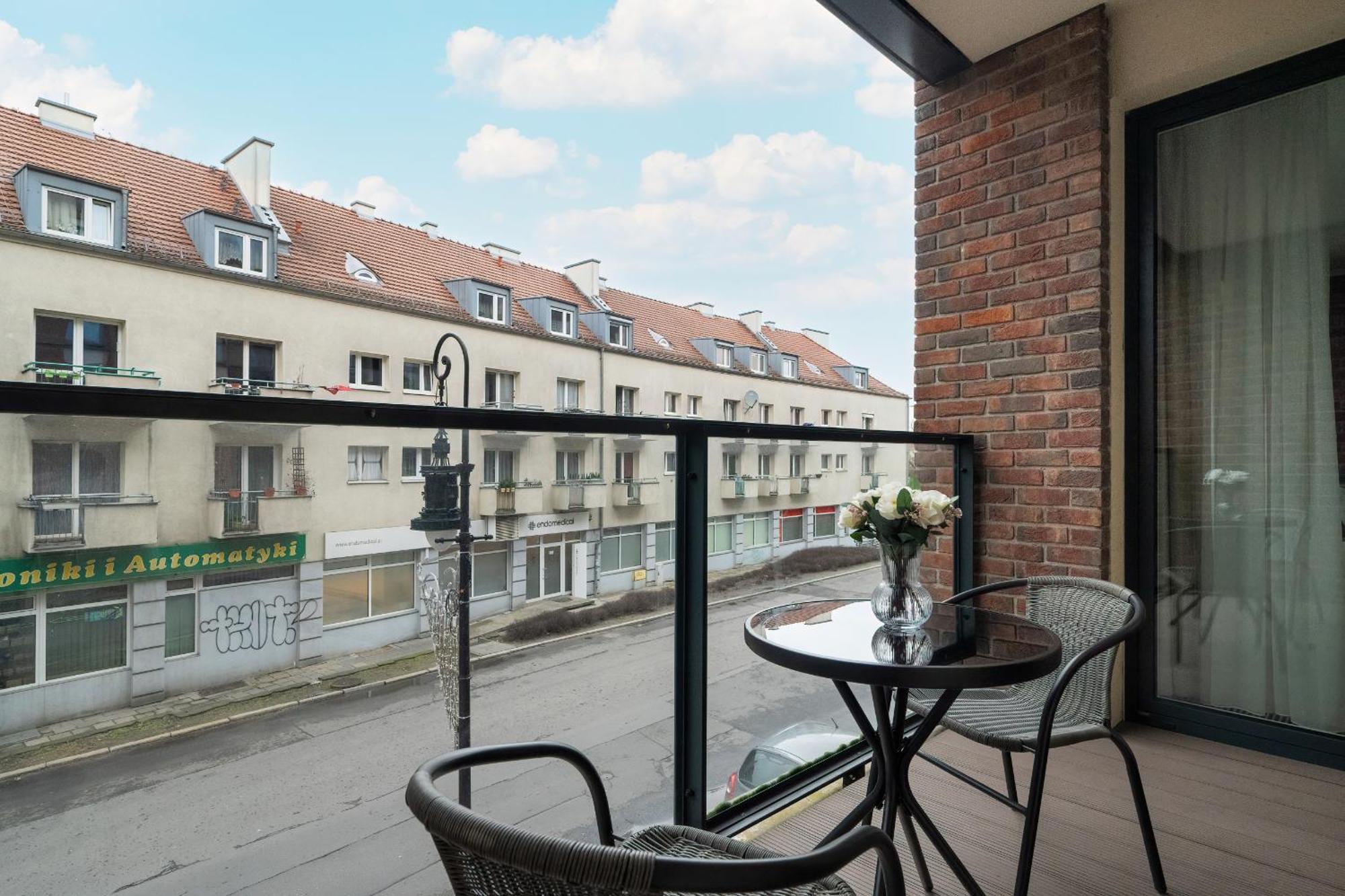 Apartment With Balcony And Free Parking In Poznan By Noclegi Renters Exterior photo